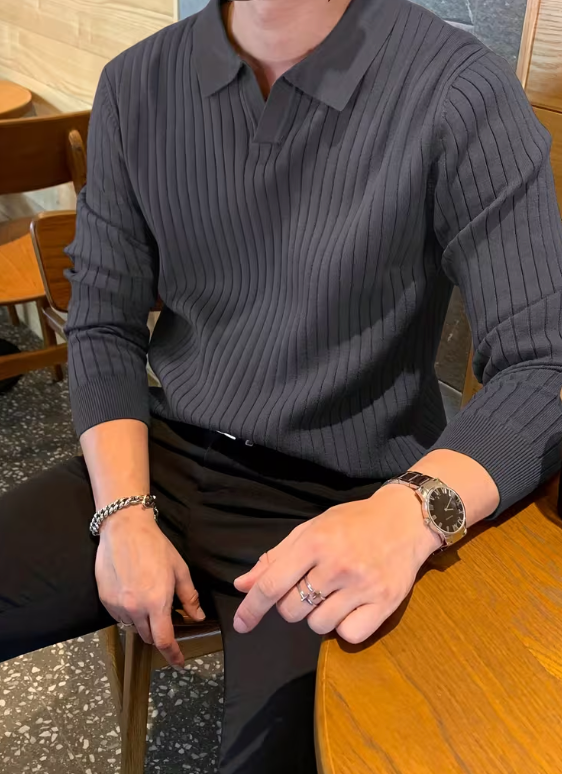 Louvre V-Neck Knit Pullover