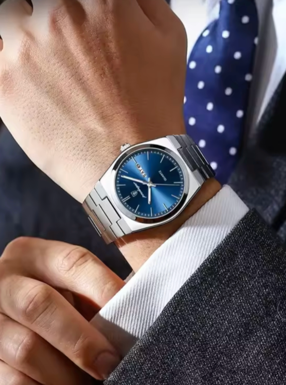 Modern Round-Dial Men’s Timepiece
